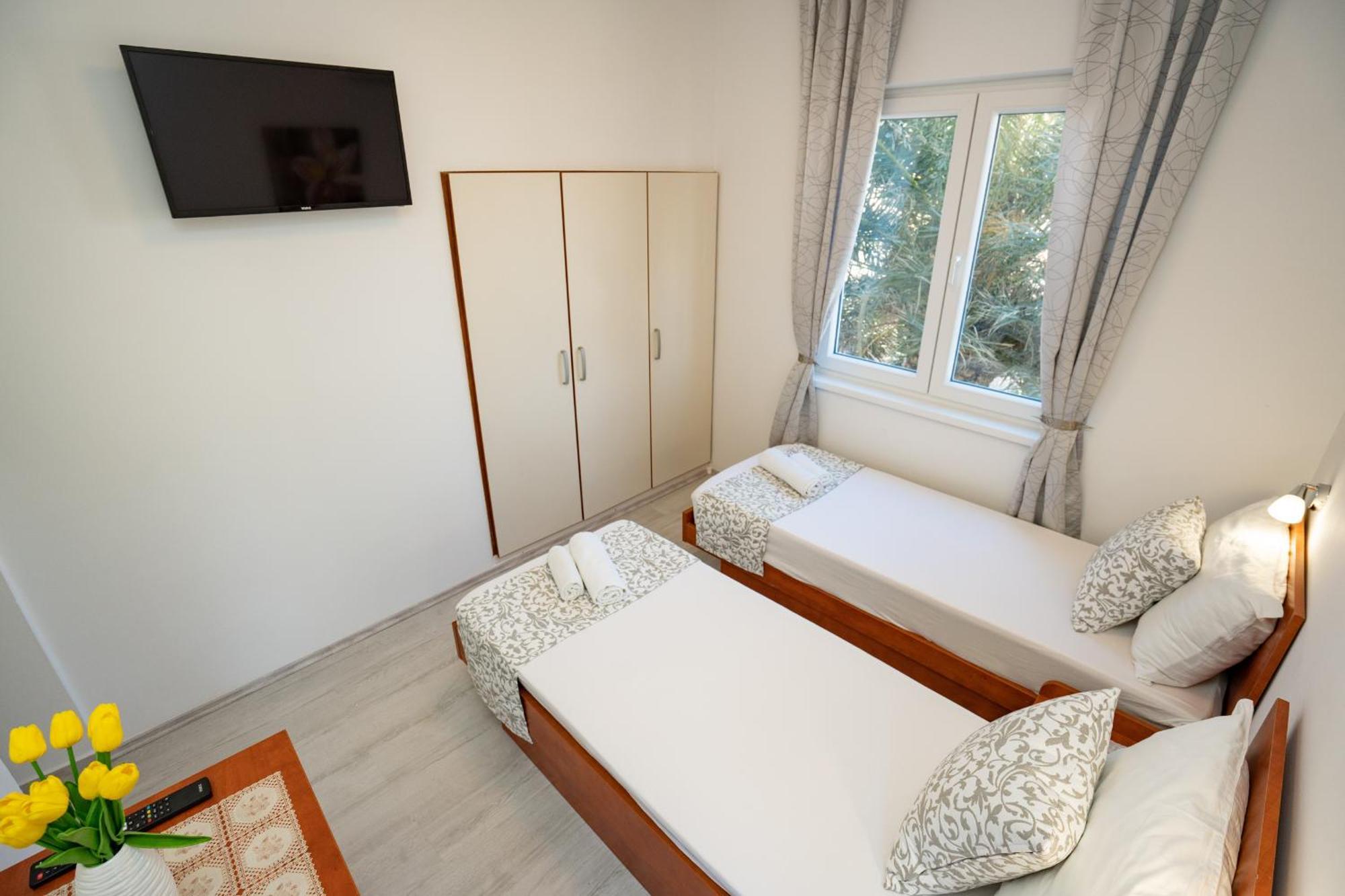 Pool Mansion Magnolia - Comfort Rooms Novalja Exteriér fotografie